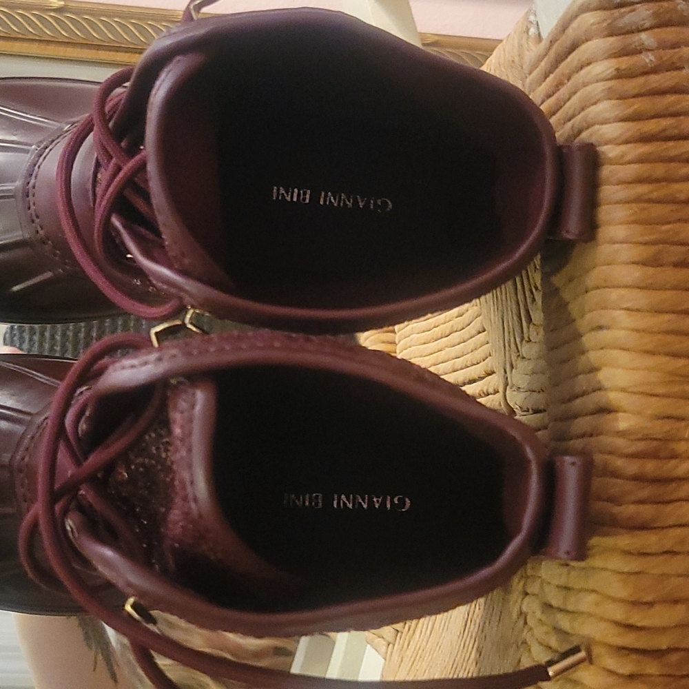 Gianni Bini maroon duck boots - Picture 8 of 9